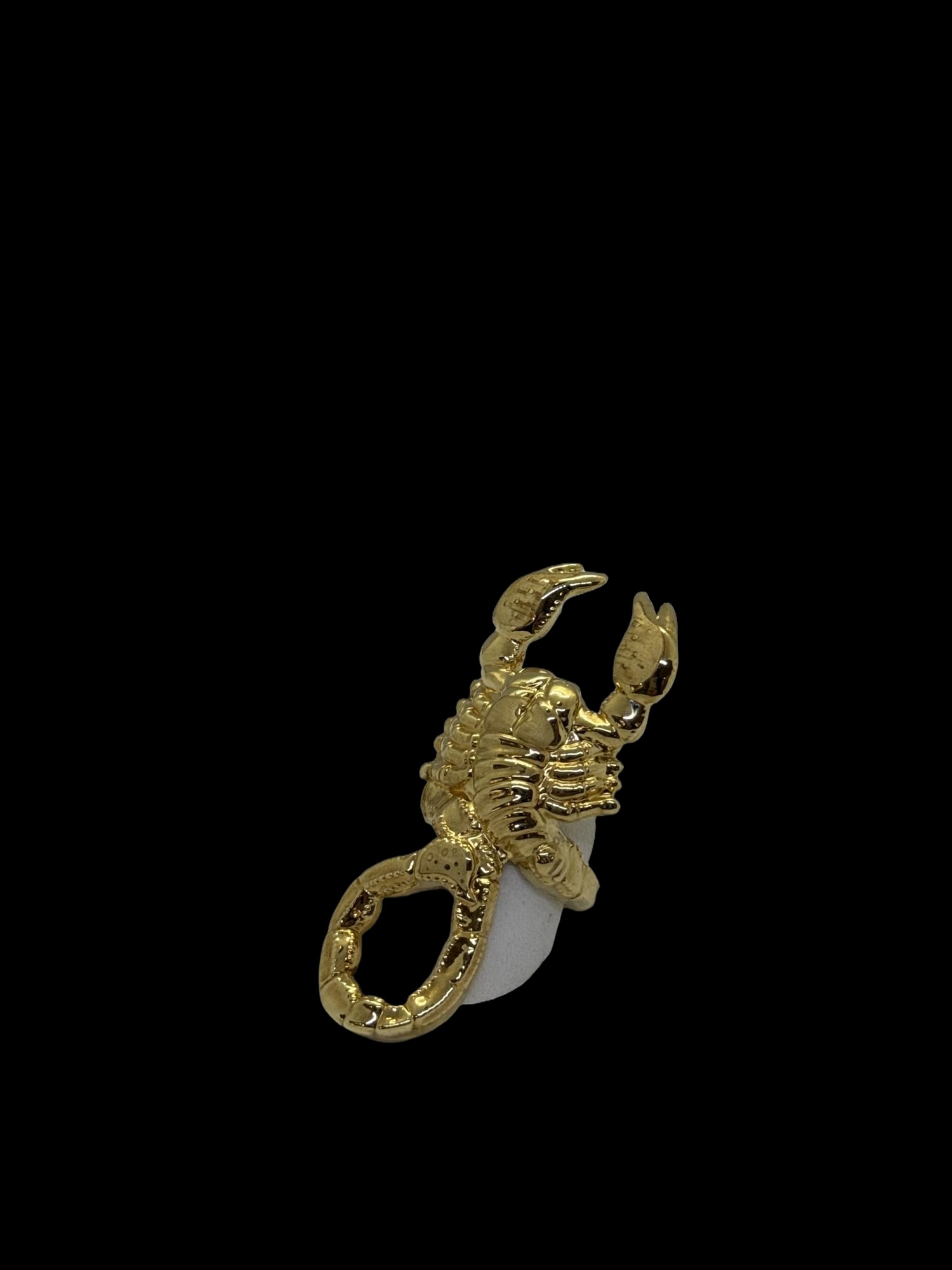 Anello a forma di scorpione in oro giallo (3)