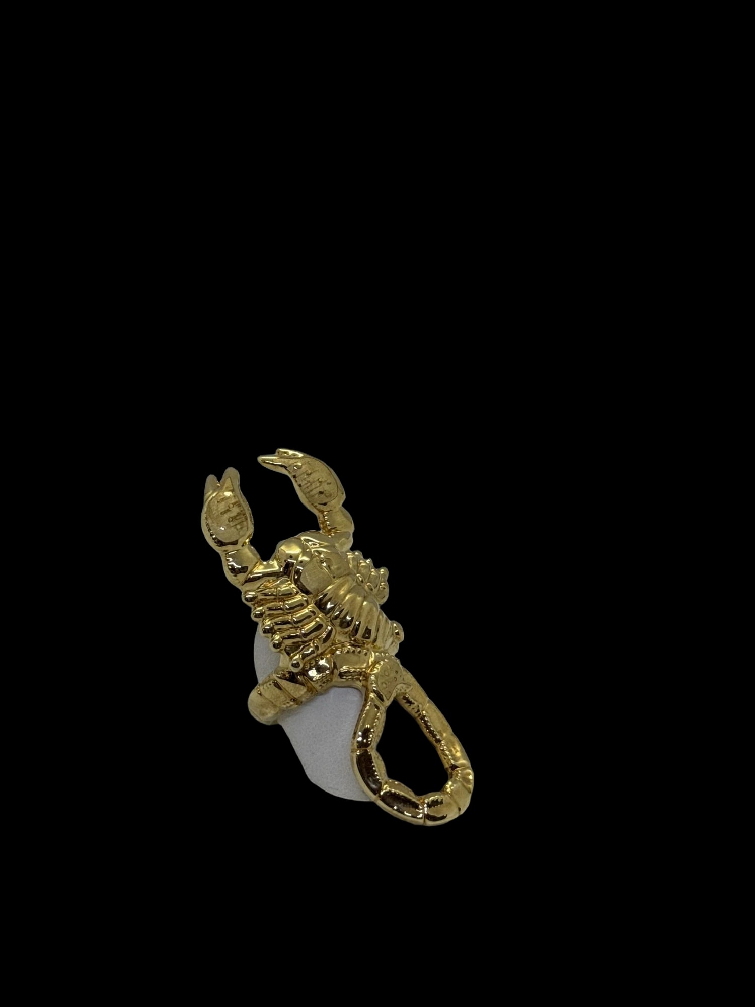 Anello a forma di scorpione in oro giallo (5)
