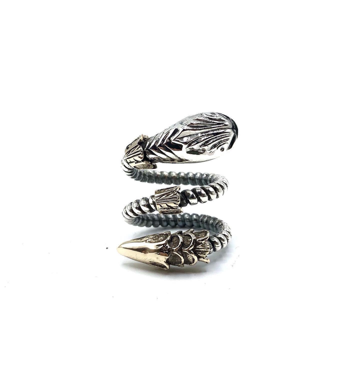 Anello Serpente, Dario de Maria